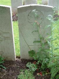 Etaples Military Cemetery - Yeo, G E